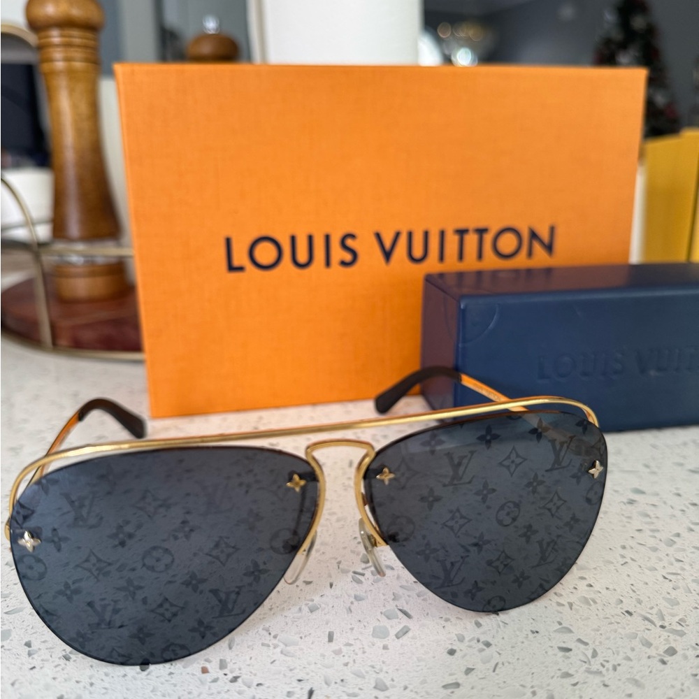 Louis Vuitton Black and Gold Aviator Sunglasses